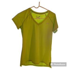 Under Armour Tee Women’s Small Hi-vis V-neck Tshirt